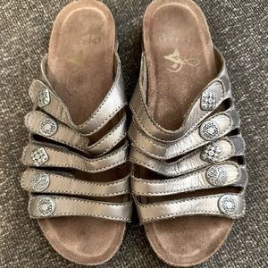Dansko Janie Bronze Leather Medallion Sandals, Barely Worn, Size 36, (6)